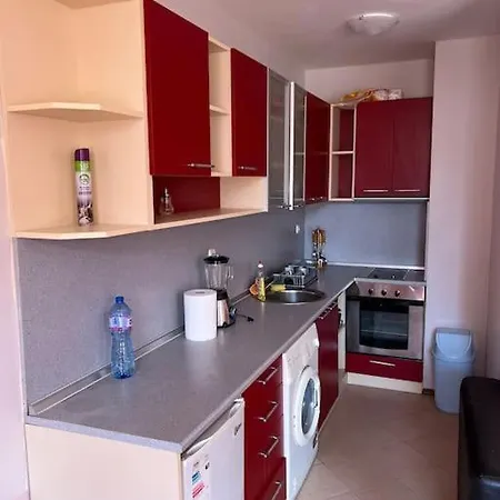 Sunny 2 Bedroom Apartment *