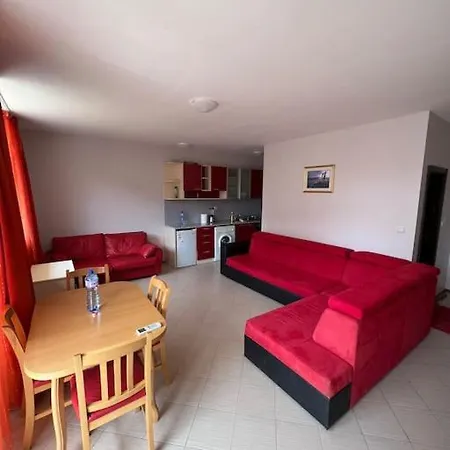 Sunny 2 Bedroom Apartment